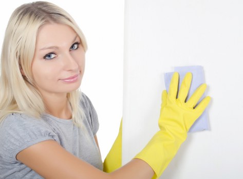 Illustration of a resolved cleaning complaint with confirmed service improvement